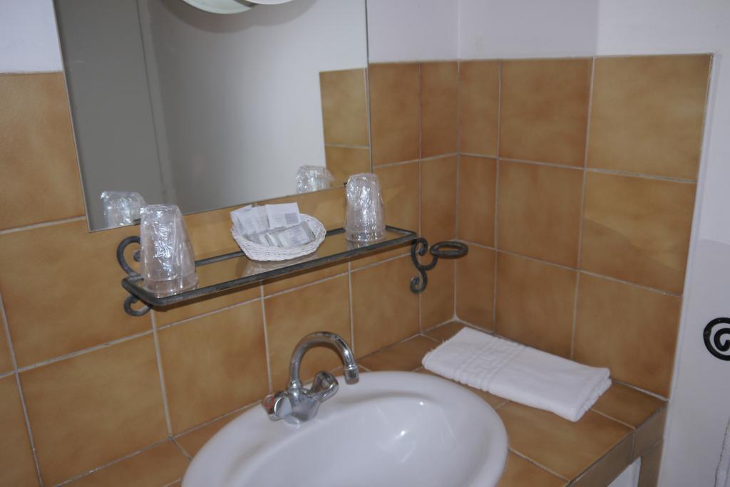 Auberge Des Seguins Buoux 部屋 写真