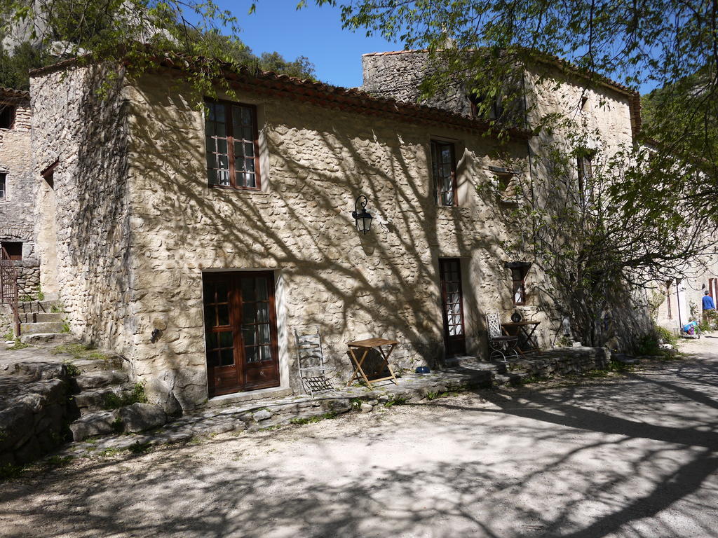 Auberge Des Seguins Buoux エクステリア 写真